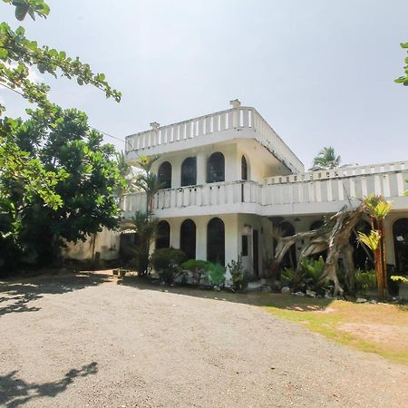 Oyo 459 Barasti Beach Resort Kalutara Kültér fotó